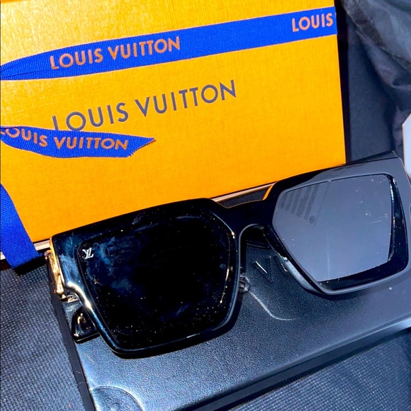 Louis Vuitton 1.1 Evidence Sport Sunglasses Black Acetate. Size U